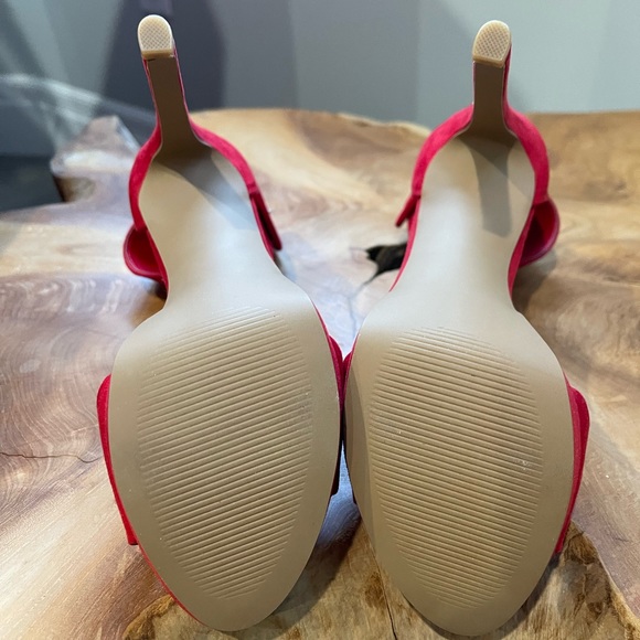 Lady in Red!  Appropriate for any fun summer occasion!! Prom! Wedding! Hot date! - Picture 3 of 7